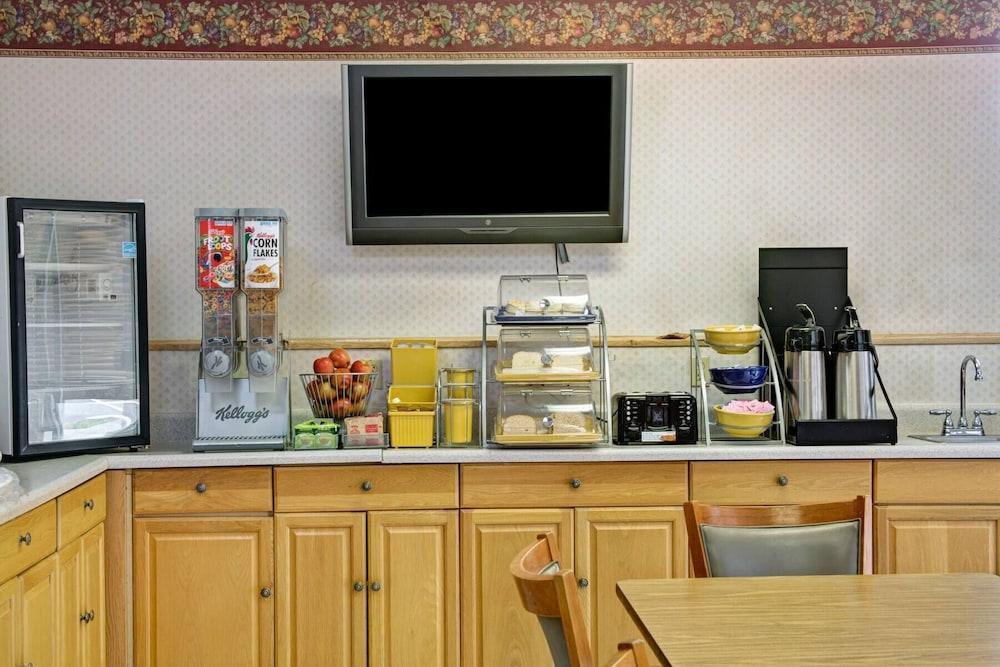 Days Inn & Suites By Wyndham Charleston Airport West North Charleston Ngoại thất bức ảnh