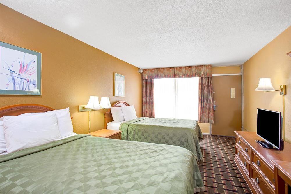 Days Inn & Suites By Wyndham Charleston Airport West North Charleston Ngoại thất bức ảnh