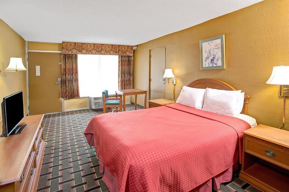 Days Inn & Suites By Wyndham Charleston Airport West North Charleston Ngoại thất bức ảnh